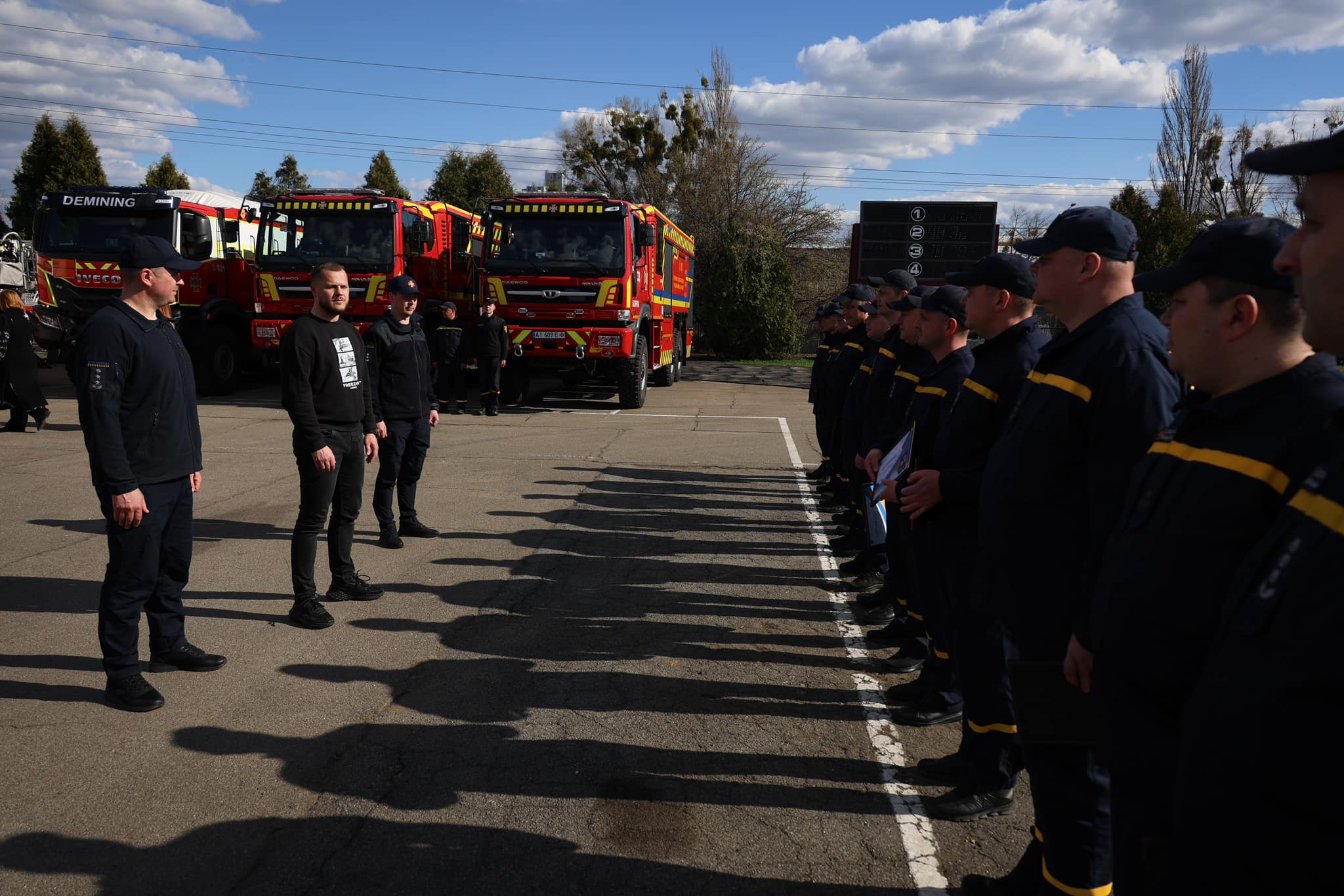 Рятувальники Київщини отримали спеціальне обладнання та бронезахист від області (фото)