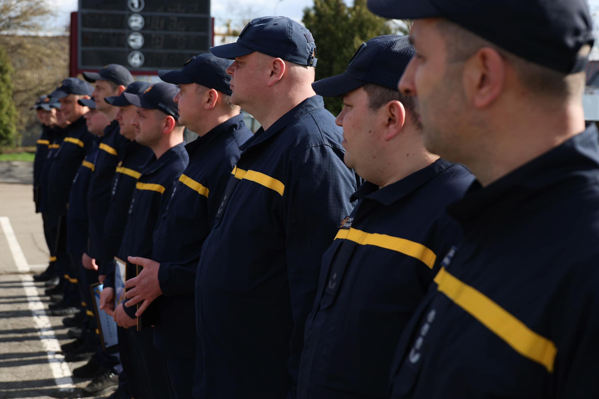 Рятувальники Київщини отримали спеціальне обладнання та бронезахист від області (фото)