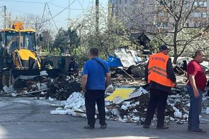 Софіївська Борщагівка оговтується від нічного обстрілу: є постраждалі та руйнування (фото) Софіївська Борщагівка оговтується від нічного обстрілу: є постраждалі та руйнування (фото)
