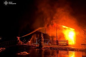 На Київщині внаслідок падіння уламків БпЛА згорів ресторанний комплекс, пошкоджено будинки