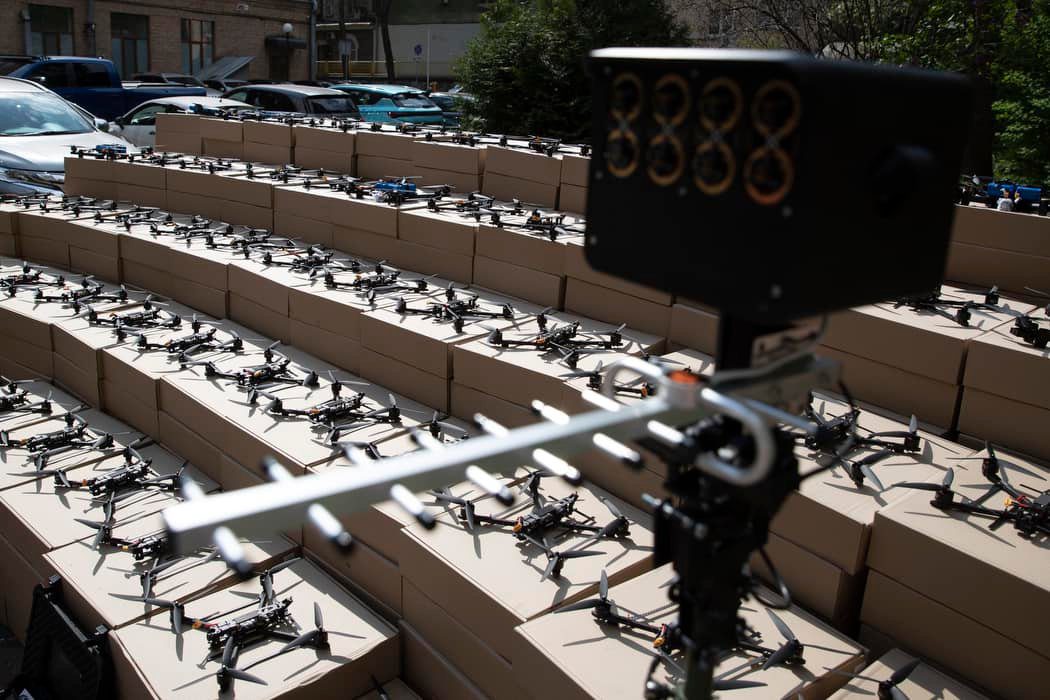 Громада Києва передала на фронт ще 2,5 тисячі БпЛА та системи РЕБ