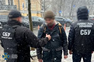 СБУ затримала російського шпигуна, який планував теракти біля оборонних об’єктів у Києві (фото) СБУ затримала російського шпигуна, який планував теракти біля оборонних об’єктів у Києві (фото)