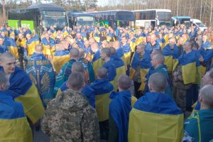 Україна повернула з російського полону 277 воїнів Україна повернула з російського полону 277 воїнів