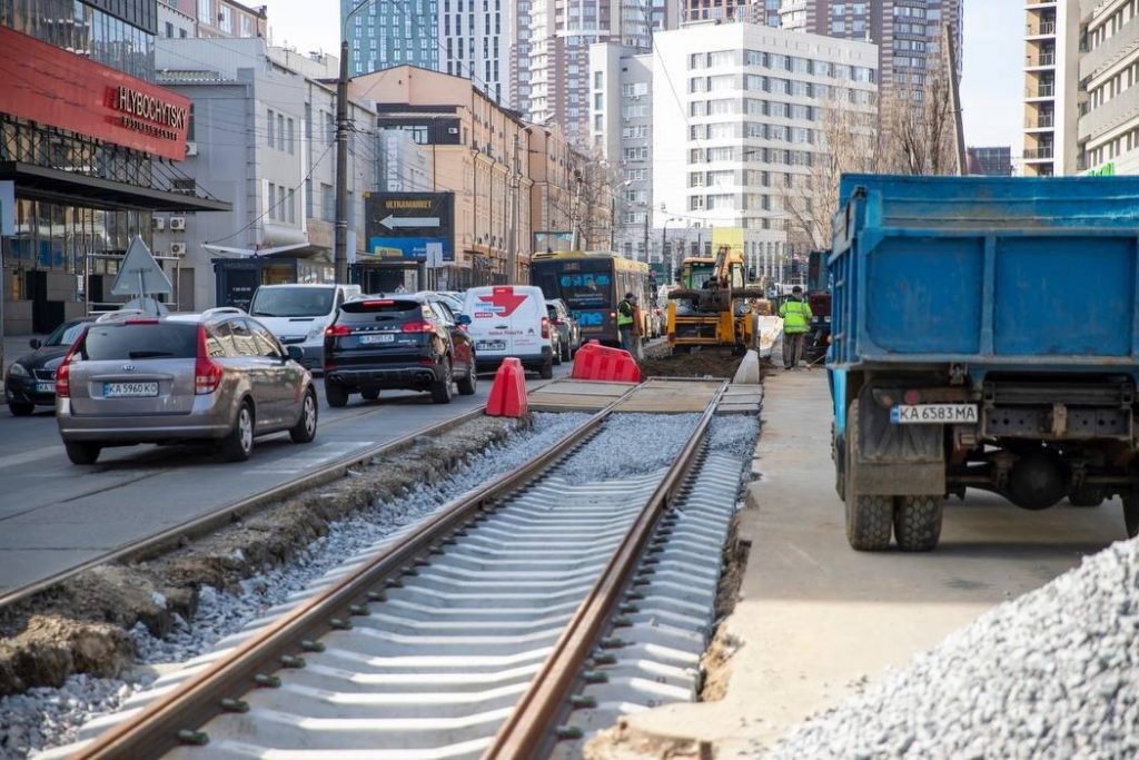 За асфальтування трамвайного полотна на Глибочицькій заплатять 15 млн гривень