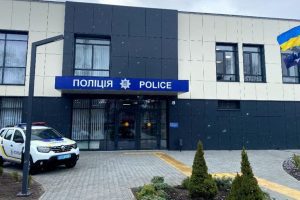 На Київщині – нове відділення поліції замість зруйнованого росармією: відновленню посприяв філантроп Баффет На Київщині - нове відділення поліції замість зруйнованого росармією: відновленню посприяв філантроп Баффет