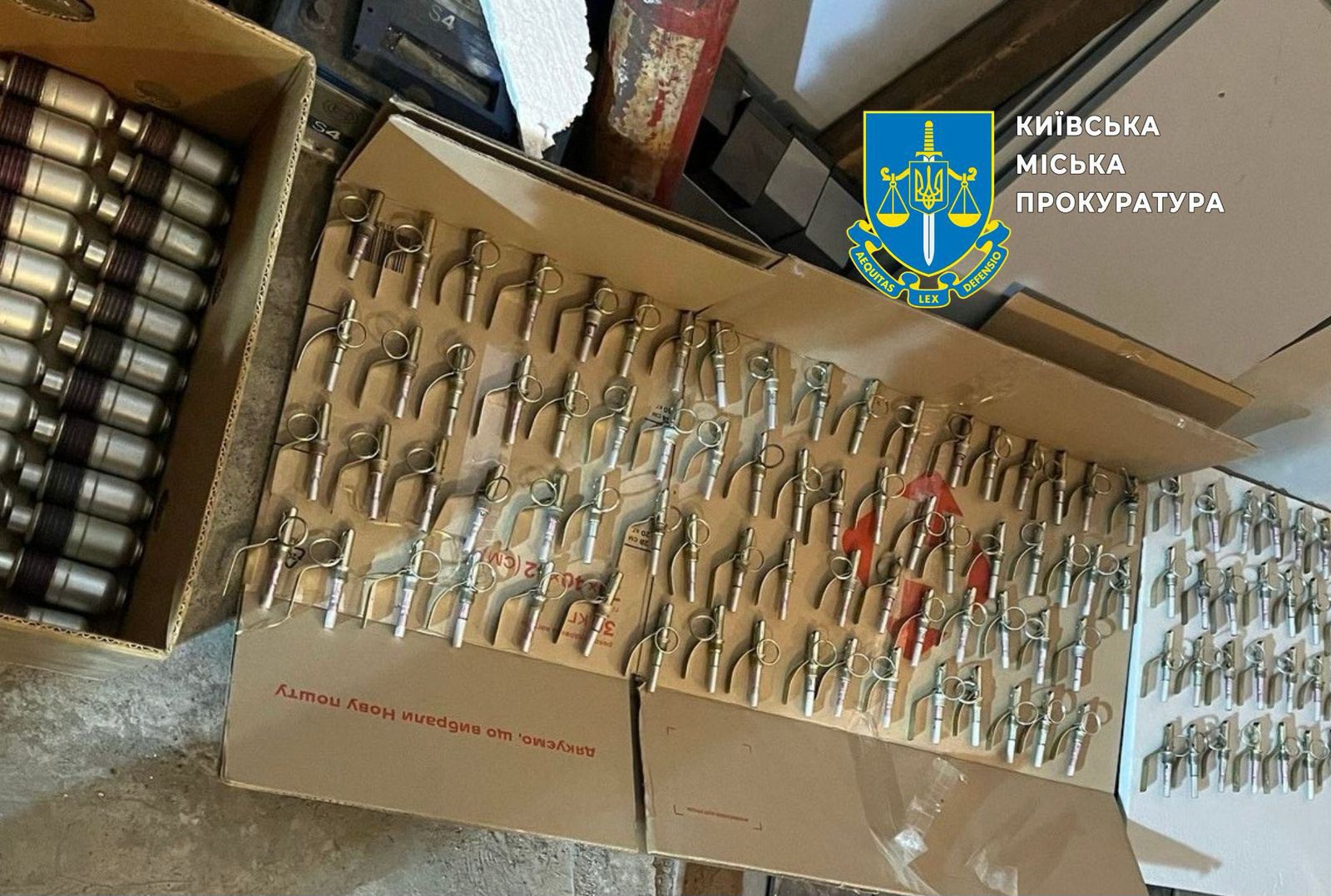 Двоє киян облаштували у столиці схрони боєприпасів та зброї (фото)