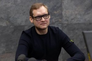 Ексзаступника голови Офісу Президента Смирнова підозрюють у легалізації коштів та одержанні хабаря Ексзаступника голови Офісу Президента Смирнова підозрюють у легалізації коштів та одержанні хабаря