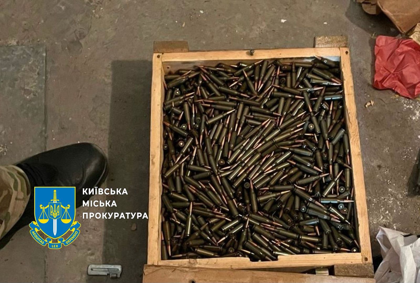 Двоє киян облаштували у столиці схрони боєприпасів та зброї (фото)