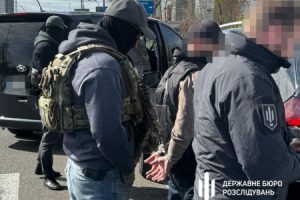 У Києві чиновника райдержадміністрації затримали за систематичне вимагання хабарів з підприємців У Києві чиновника райдержадміністрації затримали за систематичне вимагання хабарів з підприємців