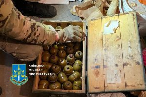 Двоє киян облаштували у столиці схрони боєприпасів та зброї (фото) Двоє киян облаштували у столиці схрони боєприпасів та зброї (фото)