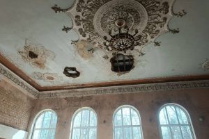 У Копилові ремонтують будинок культури, що постраждав від російських обстрілів У Копилові ремонтують будинок культури, що постраждав від російських обстрілів