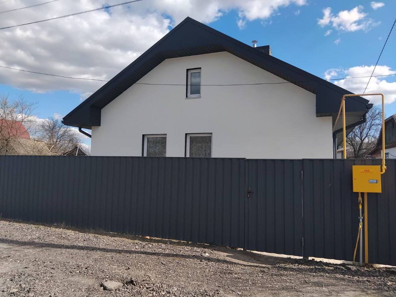 Макарівська громада передала перші новозбудовані будинки родинам, постраждалим від війни