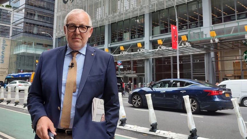 Зеленський назвав одну з версій щодо мотивів нападу на Макарова