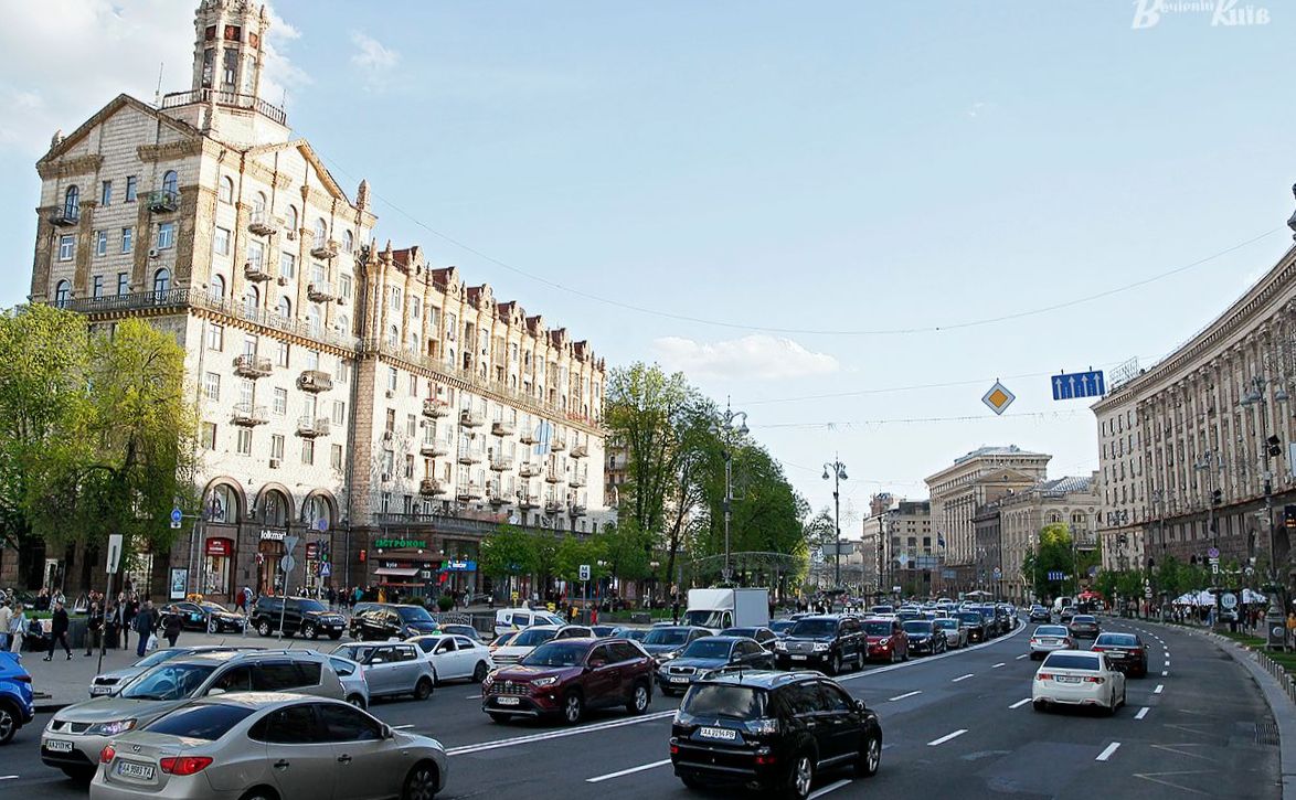 На столичному Хрещатику впродовж тижня обмежуватимуть рух транспорту