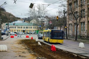 У Києві через ремонт трамвайних колій на Глибочицькій змінять маршрути два автобуси (схема) У Києві через ремонт трамвайних колій на Глибочицькій змінять маршрути два автобуси (схема)