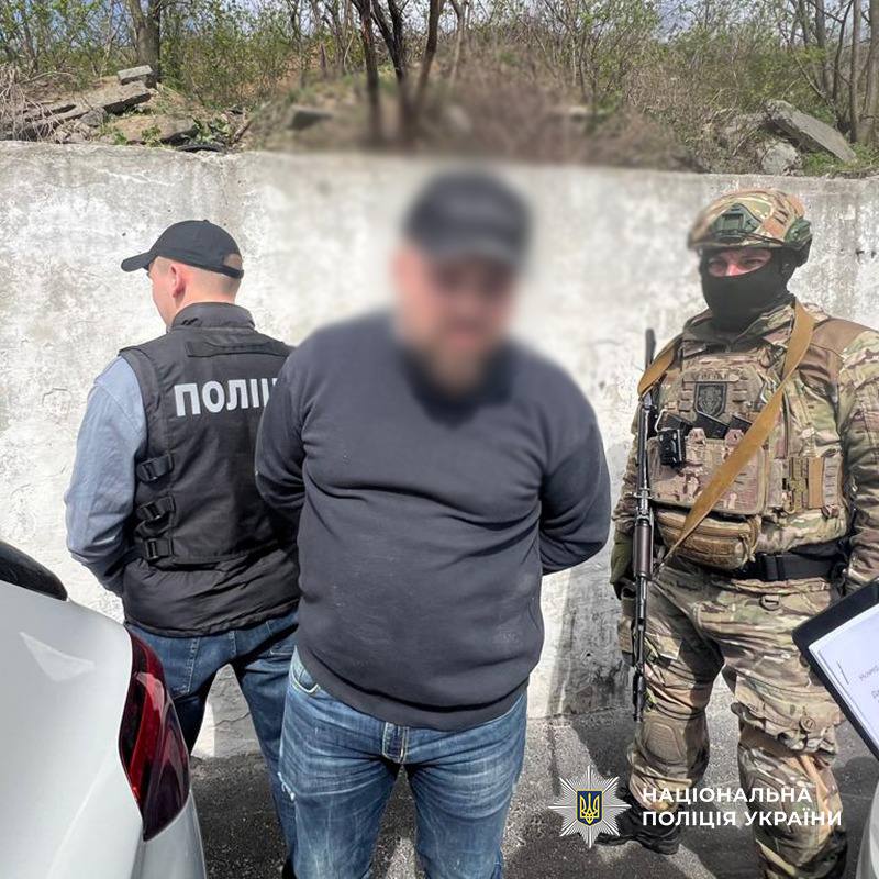 У Києві чоловік за 50 тисяч доларів брався "посприяти" ухилянтам у знятті з військового обліку