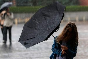 Завтра, 1 травня, у Києві та області прогнозують поривчастий вітер і дощі Завтра, 1 травня, у Києві та області прогнозують поривчастий вітер і дощі