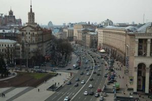 На Хрещатику до 19 квітня обмежуватимуть рух транспорту окремими смугами На Хрещатику до 19 квітня обмежуватимуть рух транспорту окремими смугами