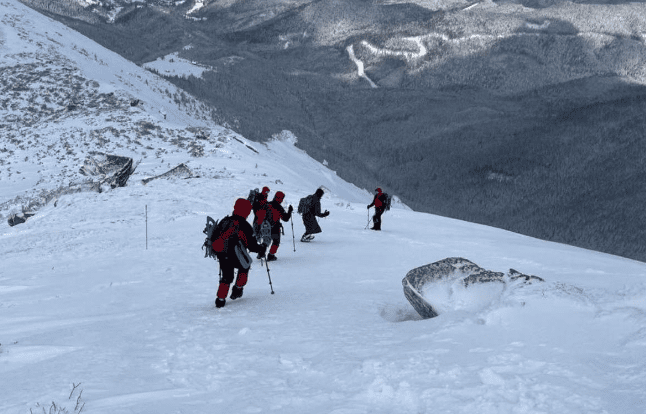 Надзвичайники врятували трьох киян поблизу гори Піп Іван (відео)