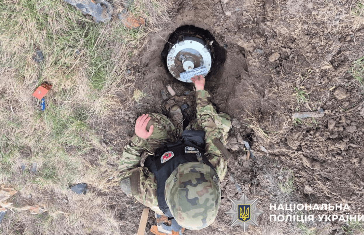 У полі на Броварщині знайшли бойову частину ворожого БпЛА