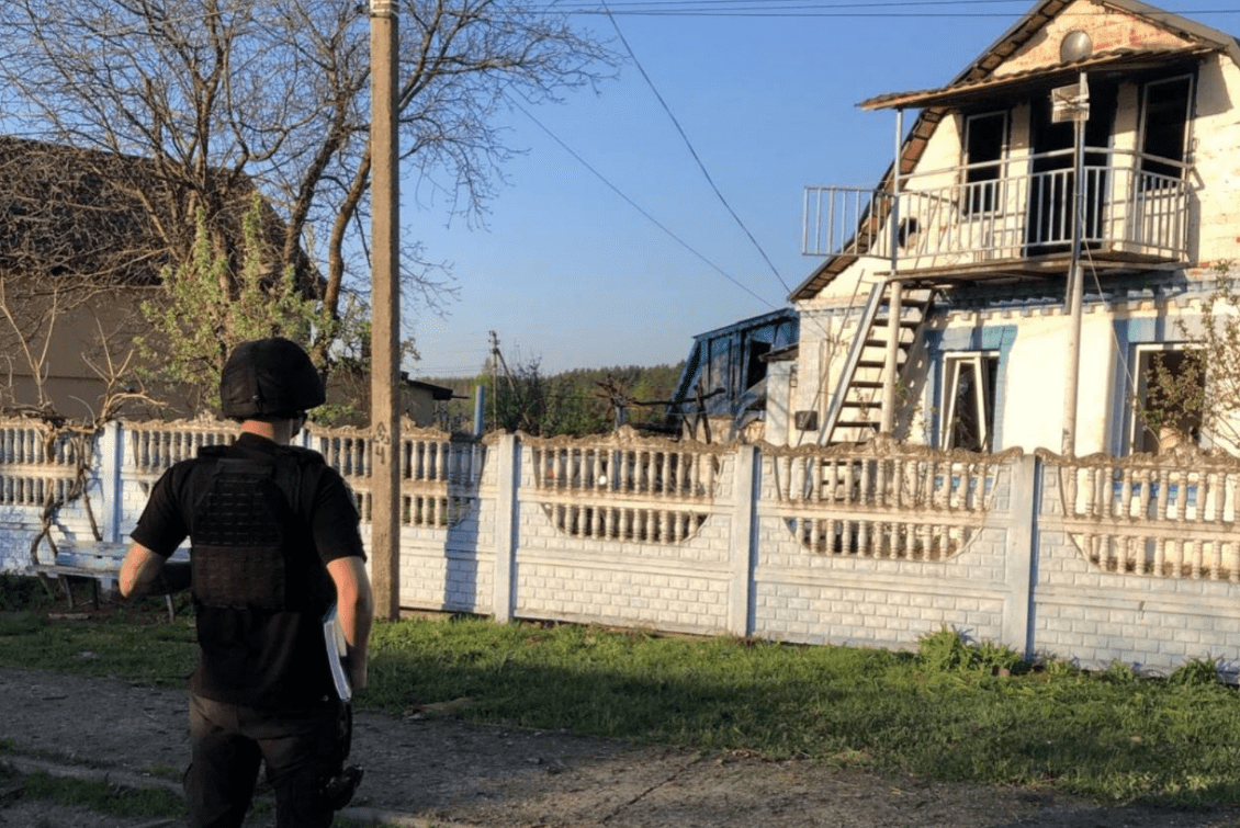 У Бучанському районі внаслідок ворожої атаки БпЛА пошкоджені будинки та автівки