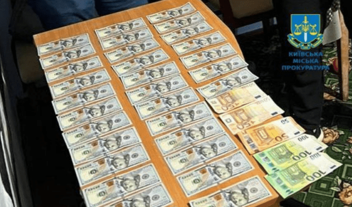 У столиці ділки за три тисячі доларів підшукували для чоловіків третю дитину