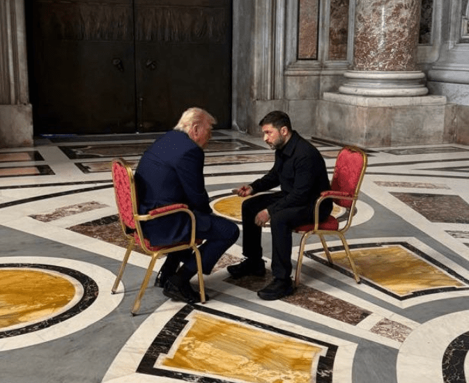 Зеленський зустрівся із Трампом у Ватикані