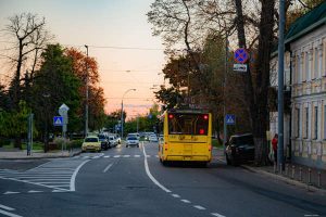 У столиці завтра, 8 травня, частково обмежать рух транспорту на проспекті Бажана та змінять маршрути транспорту по вулиці Лаврській У столиці завтра, 8 травня, частково обмежать рух транспорту на проспекті Бажана та змінять маршрути транспорту по вулиці Лаврській