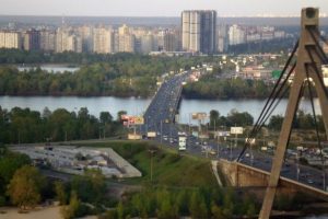 У Києві на мосту через річку Десенка частково обмежать рух транспорту до кінця року У Києві на мосту через річку Десенка частково обмежать рух транспорту до кінця року