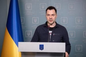 Зеленський увів у дію нові санкції РНБО: у списку Арестович, син Азарова та російські підприємства Зеленський увів у дію нові санкції РНБО: у списку Арестович, син Азарова та російські підприємства