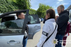 У Києві поліція викрила жінку, яка брала гроші за фіктивні діагнози для військовозобов’язаних У Києві поліція викрила жінку, яка брала гроші за фіктивні діагнози для військовозобов’язаних