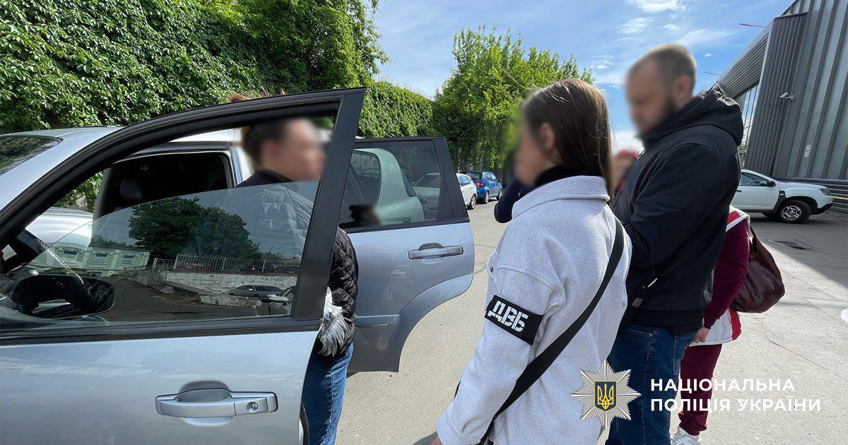 У Києві поліція викрила жінку, яка брала гроші за фіктивні діагнози для військовозобов’язаних