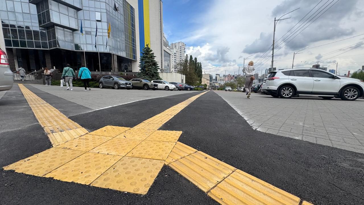 У Голосіївському районі облаштували безбар’єрний підхід до ЦНАПу
