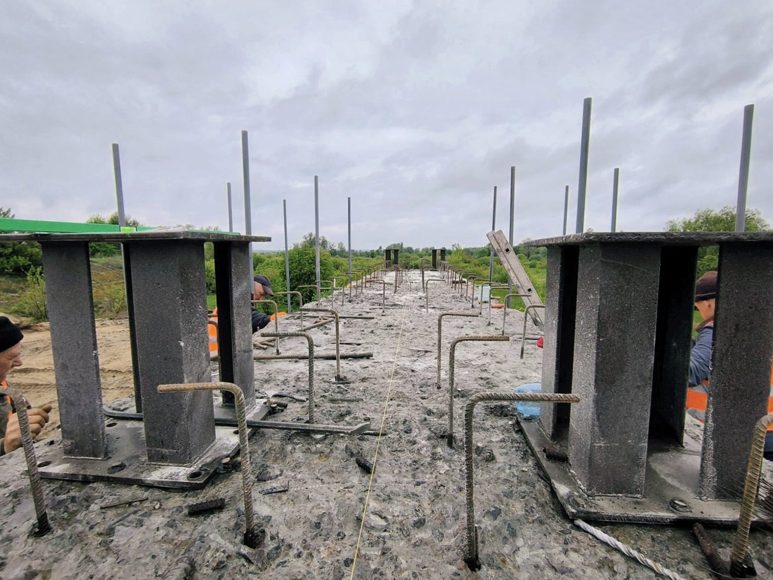 На Київщині капітально ремонтують міст через річку Тетерів (фото) На Київщині капітально ремонтують міст через річку Тетерів