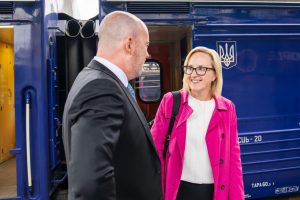 До Києва прибула нова очільниця посольства США в Україні До Києва прибула нова очільниця посольства США в Україні