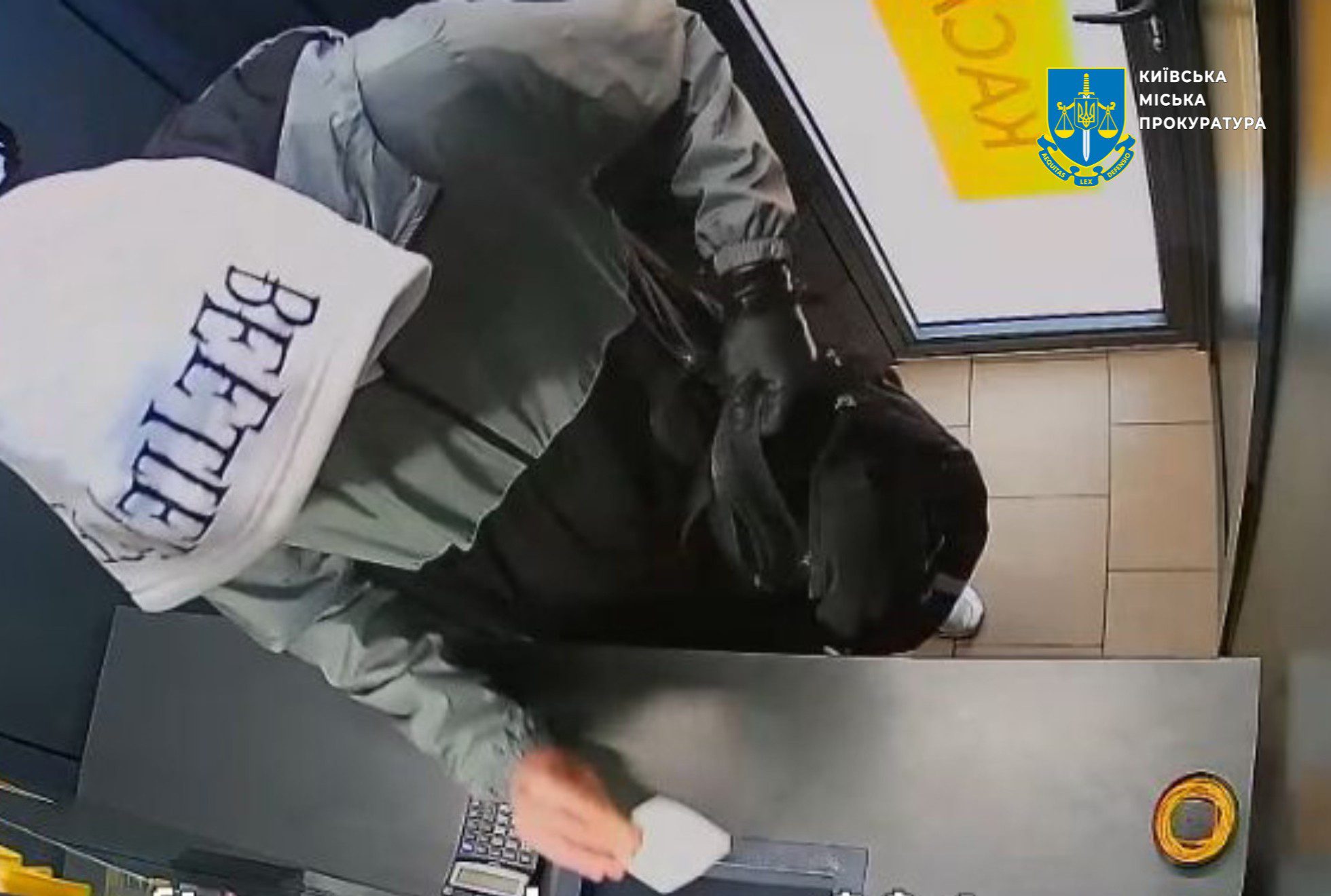 У Києві студент погрожував підірвати обмін валют, якщо йому не віддадуть гроші (фото, відео)