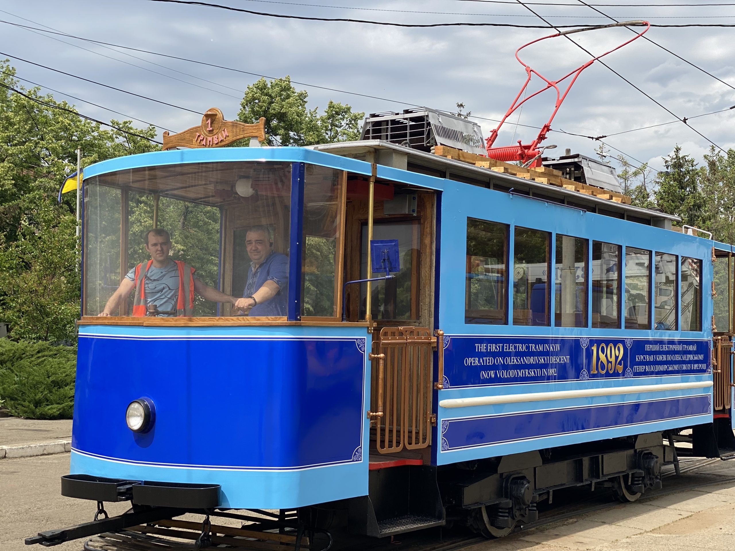 У столиці запустили екскурсійну поїздку на ретро-трамваї (фото)
