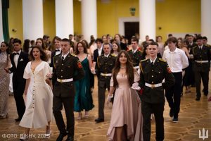 Хрещатик, 36 прийняв благодійний бал курсантів ВІКНУ (фото)