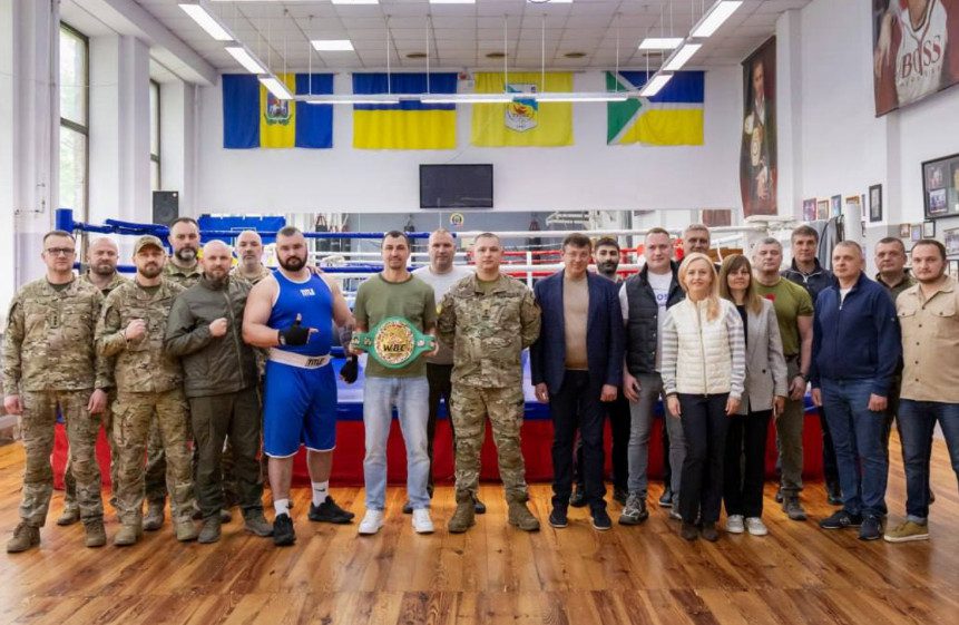 У Броварах провели відкрите тренування з боксерськими чемпіонами