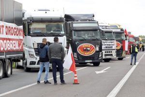 Поляки розпочали чергову блокаду на кордоні: вимагають скасувати “транспортний безвіз” для українців Поляки розпочали чергову блокаду на кордоні: вимагають скасувати “транспортний безвіз” для українців
