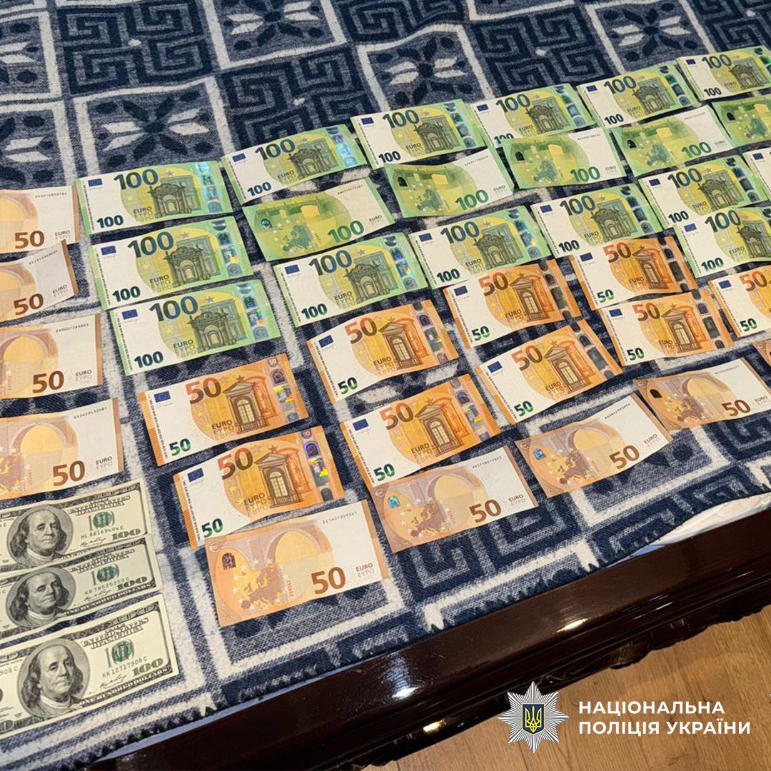 Судитимуть фальшивомонетника, який продавав підроблені гривні та долари на Київщині (фото) Судитимуть фальшивомонетника, який продавав підроблені гривні та долари на Київщині