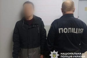 У столиці судитимуть хакера, який за тисячу гривень продавав талони «е-черги» У столиці судитимуть хакера, який за тисячу гривень продавав талони «е-черги»