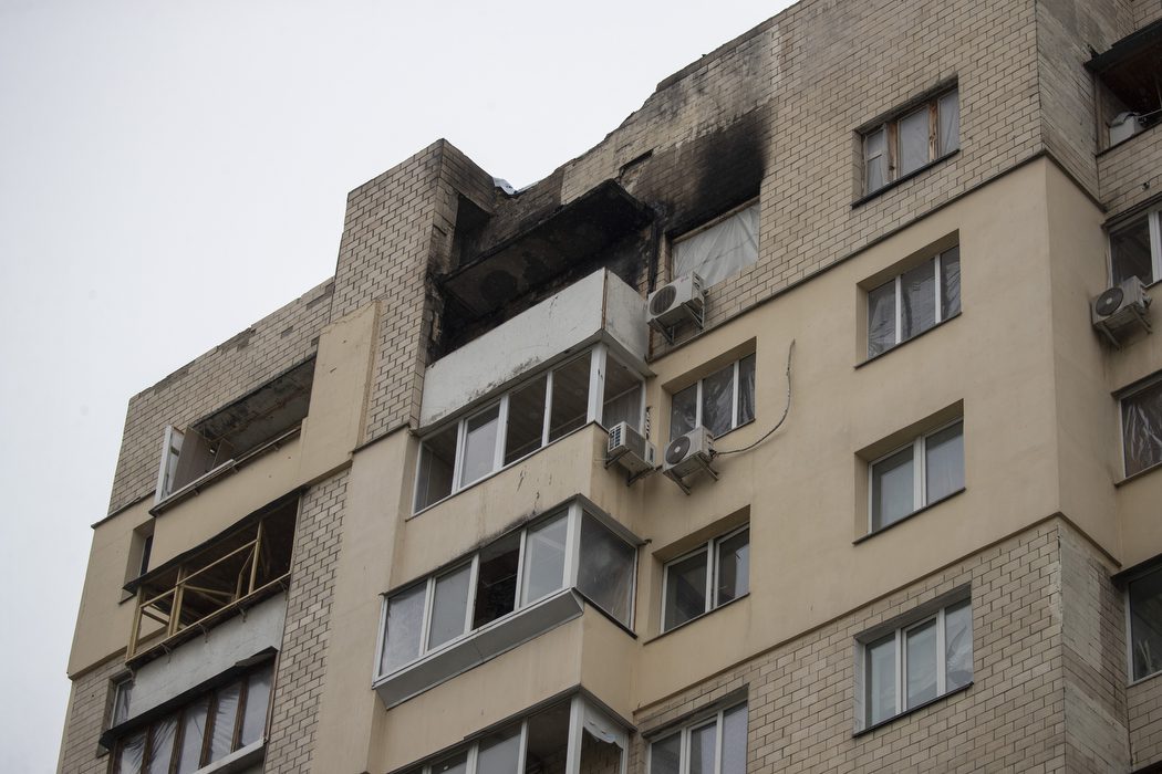 Мешканці Оболоні, житло яких пошкоджене внаслідок атаки 4 травня, подали 500 заяв на отримання матдопомоги