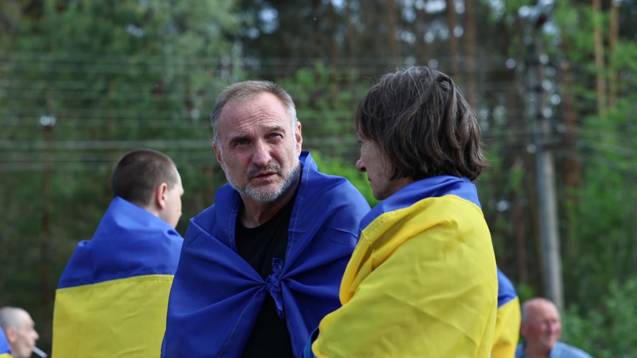 Україна повернула 390 військових та цивільних з російського полону в рамках обміну 1000 на 1000 (фото)