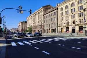 У центрі Києва облаштували новий наземний регульований пішохідний перехід У центрі Києва облаштували новий наземний регульований пішохідний перехід