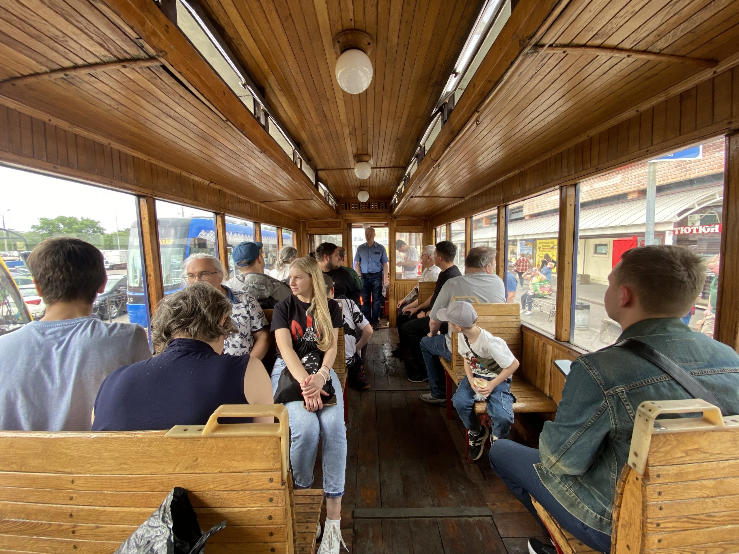 У столиці запустили екскурсійну поїздку на ретро-трамваї