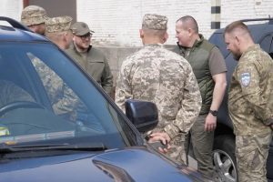 Артур Палатний: “Українська команда” передала багато дронів бійцям 10 бригади ЗСУ Артур Палатний: "Українська команда" передала багато дронів бійцям 10 бригади ЗСУ