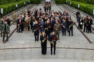 День пам’яті: Президент України з десятками європейських дипломатів ушанували пам’ять загиблих у Другій світовій війні День пам'яті: Президент України з десятками європейських дипломатів ушанували пам’ять загиблих у Другій світовій війні