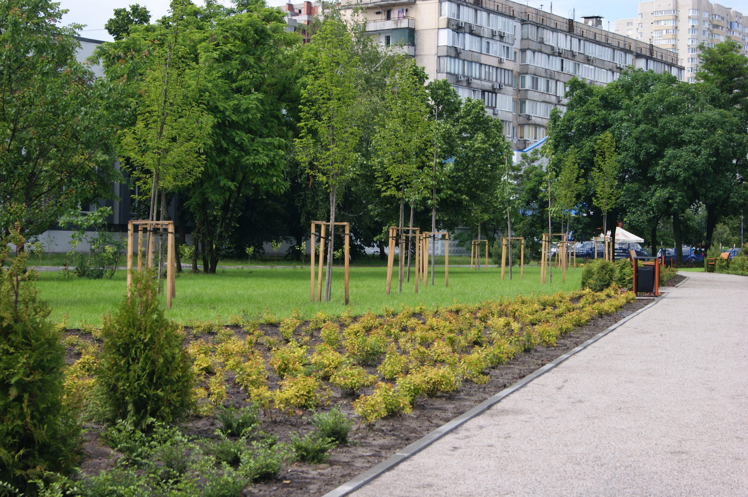 У Києві комунальники облаштували 9 нових мініскверів (локації)