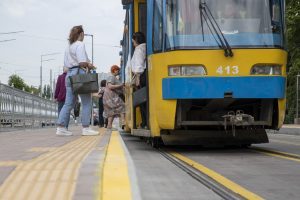 У Києві до 12 травня закрито рух трамвая №35, а трамваї №№ 22, 27, 29, 32, 33, 28-А курсуватимуть зі змінами У Києві до 12 травня закрито рух трамвая №35, а трамваї №№ 22, 27, 29, 32, 33, 28-А курсуватимуть зі змінами